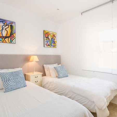 Atico 2 Terrazas Junto Al Mar By Rent Me Apartman Estepona Kültér fotó