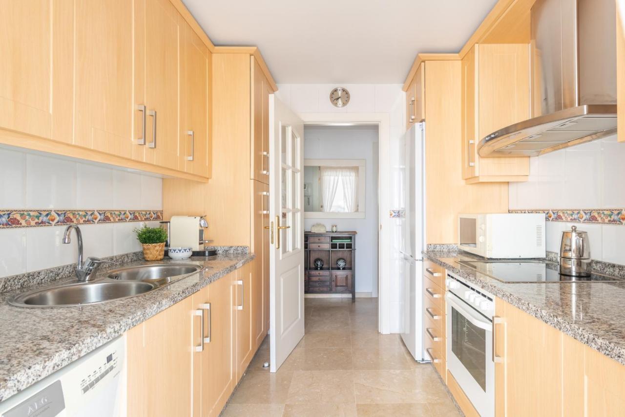 Atico 2 Terrazas Junto Al Mar By Rent Me Apartman Estepona Kültér fotó