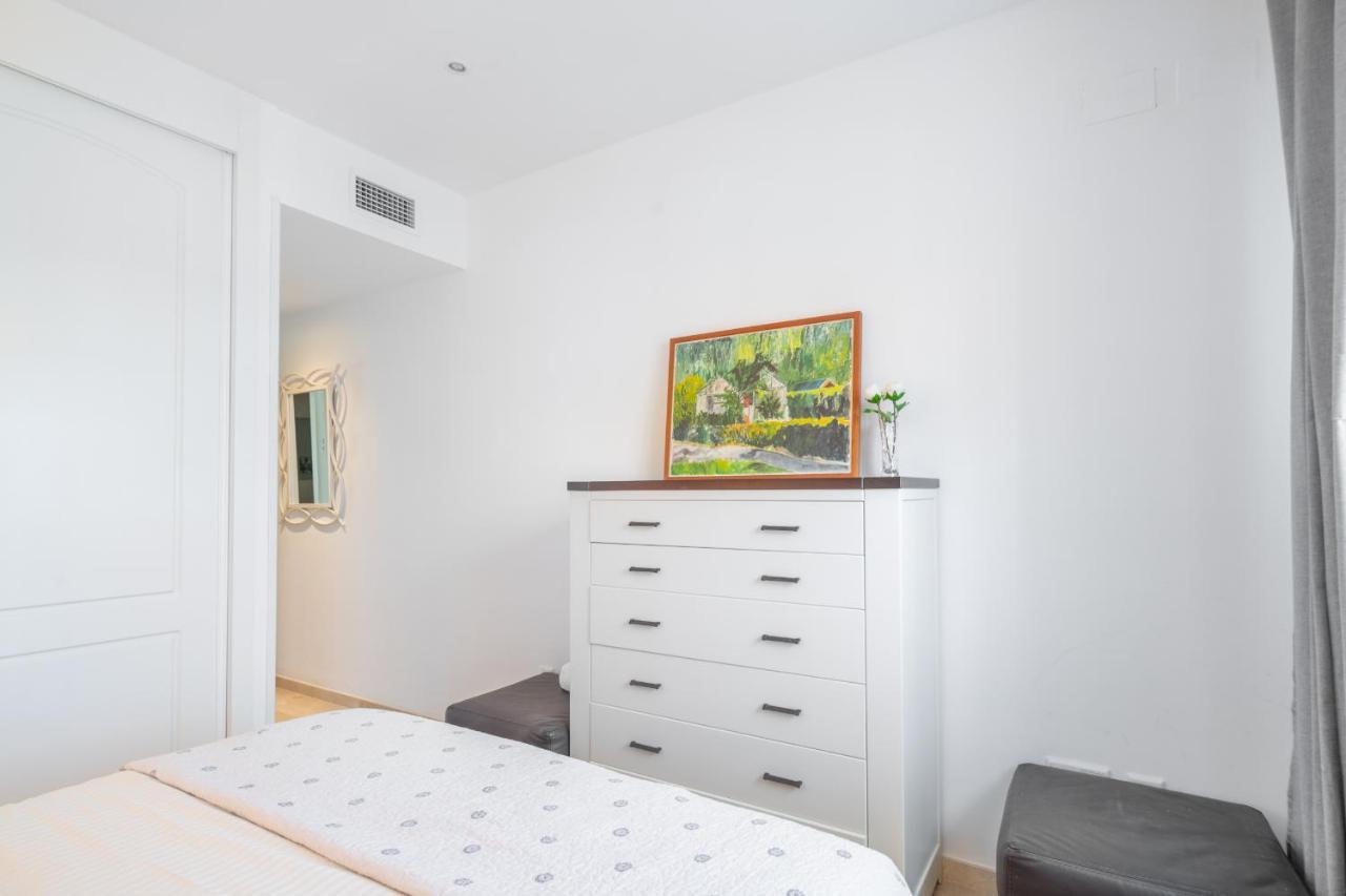 Atico 2 Terrazas Junto Al Mar By Rent Me Apartman Estepona Kültér fotó