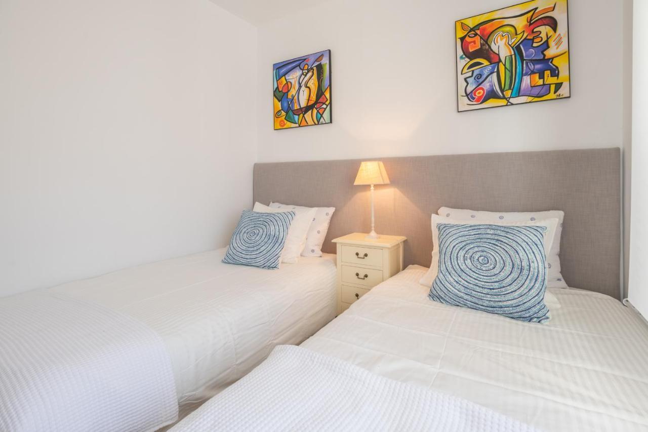Atico 2 Terrazas Junto Al Mar By Rent Me Apartman Estepona Kültér fotó