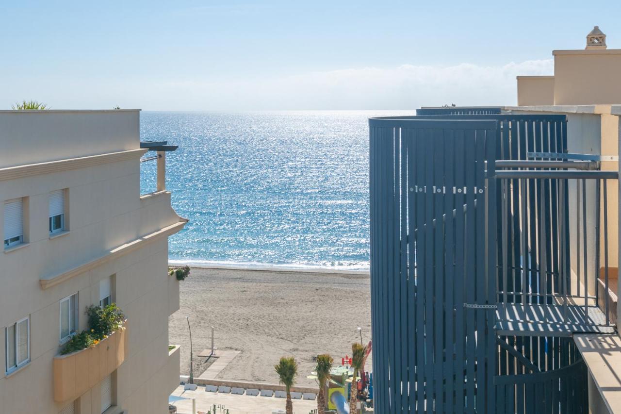 Atico 2 Terrazas Junto Al Mar By Rent Me Apartman Estepona Kültér fotó
